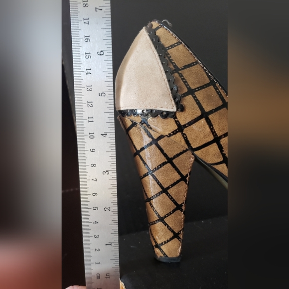 Naughty Monkey Tan & Black Plaid Pump. Size 10. - Picture 5 of 8